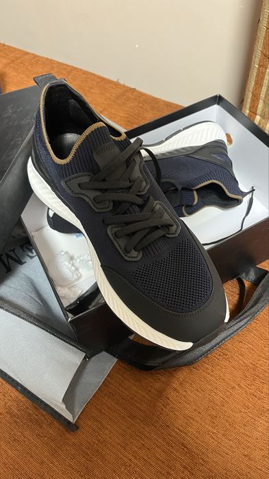 Продам мужские кроссовки