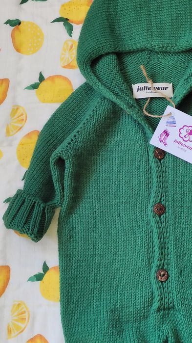 Вязаный комбинезон для новорожденных