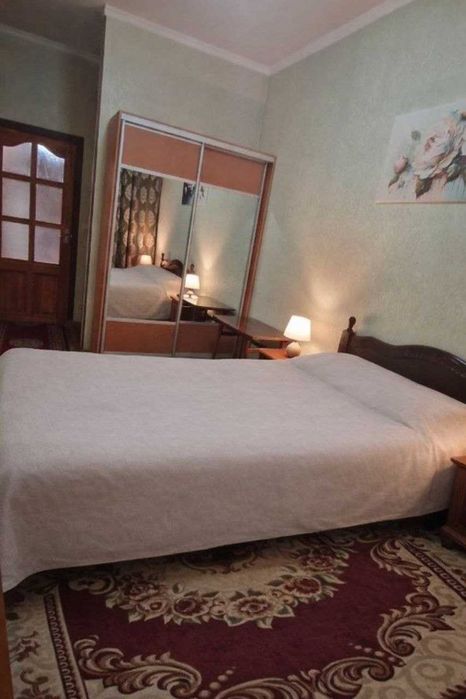 Срочно сдаётся 2 комн. квартира на метро Новза.