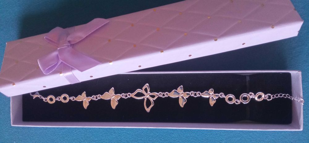 Сребърна гривна за дама. 8 налични модели.В подаръчна кутия.