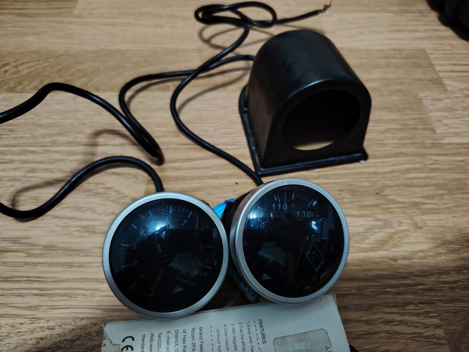 Уреди за измерване на температура и налягане на маслото на кола