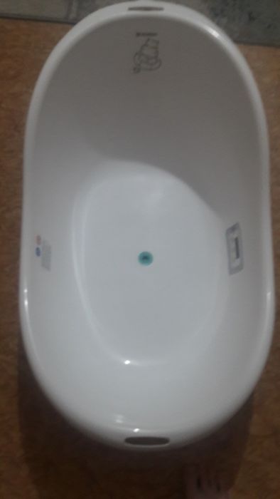 Продам ванночку с термометром