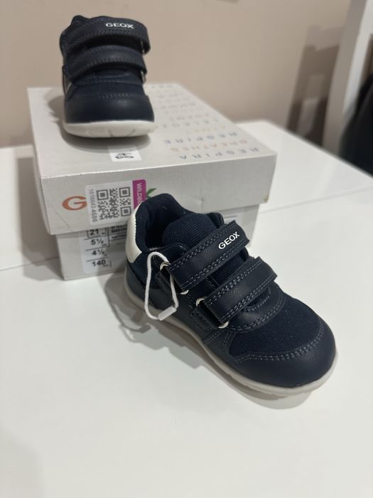 Продам детские кроссовки GEOX