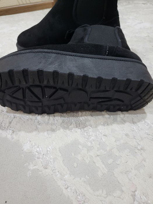 Продам зимние угги