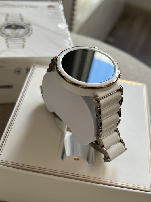 Смарт часовник Huawei Watch GT 5 Pro 42mm в гаранция