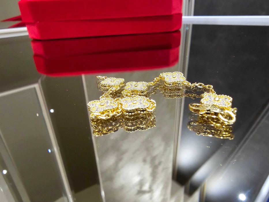 Van Cleef & Arpels VCA Gold 6 Motifs Sweet Alhambra Дамска Гривна