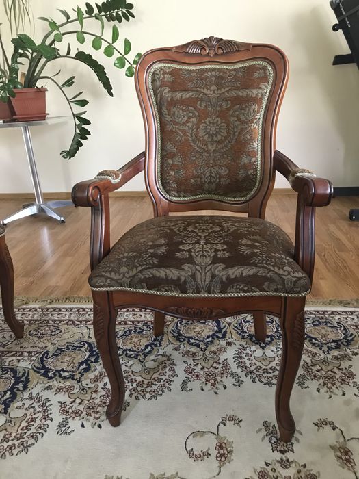 Стол со стульями