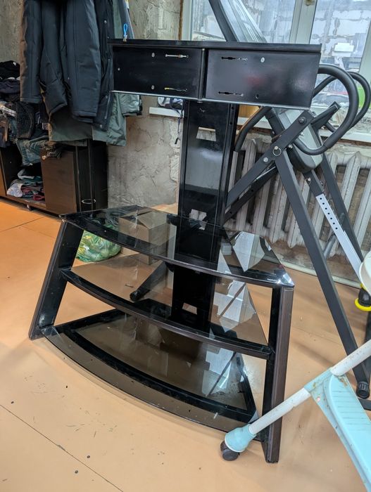 Полочки с кранштейном под телевизор