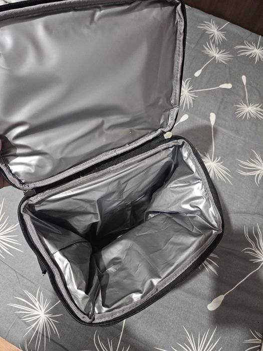 Geanta frigorifica/Rucsac termic cu desfacator de sticle