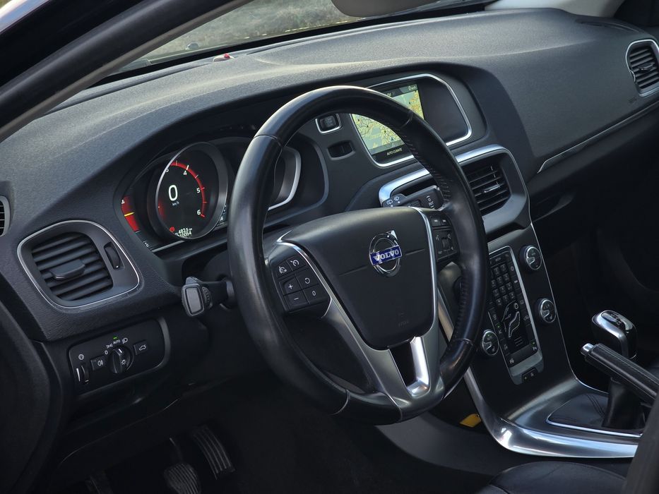 Volvo V40 / Summum Design / 190 CP Dotari Premium
