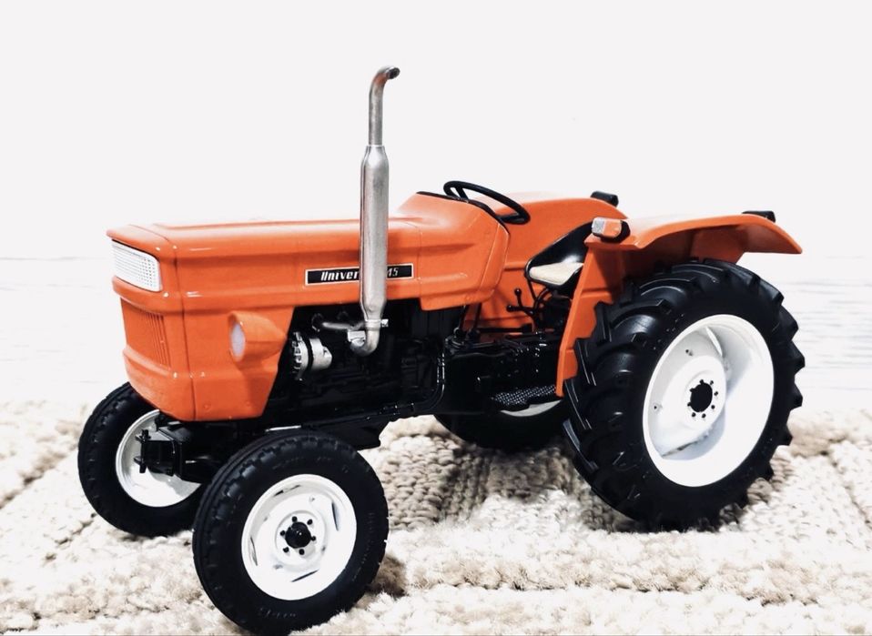 Macheta tractor UTB 445 scara 1:18