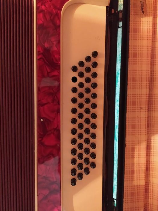 Акордеон Weltmaister с куфар, 48 баса