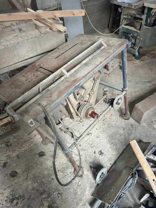 Продам деревообрабатывающий станок