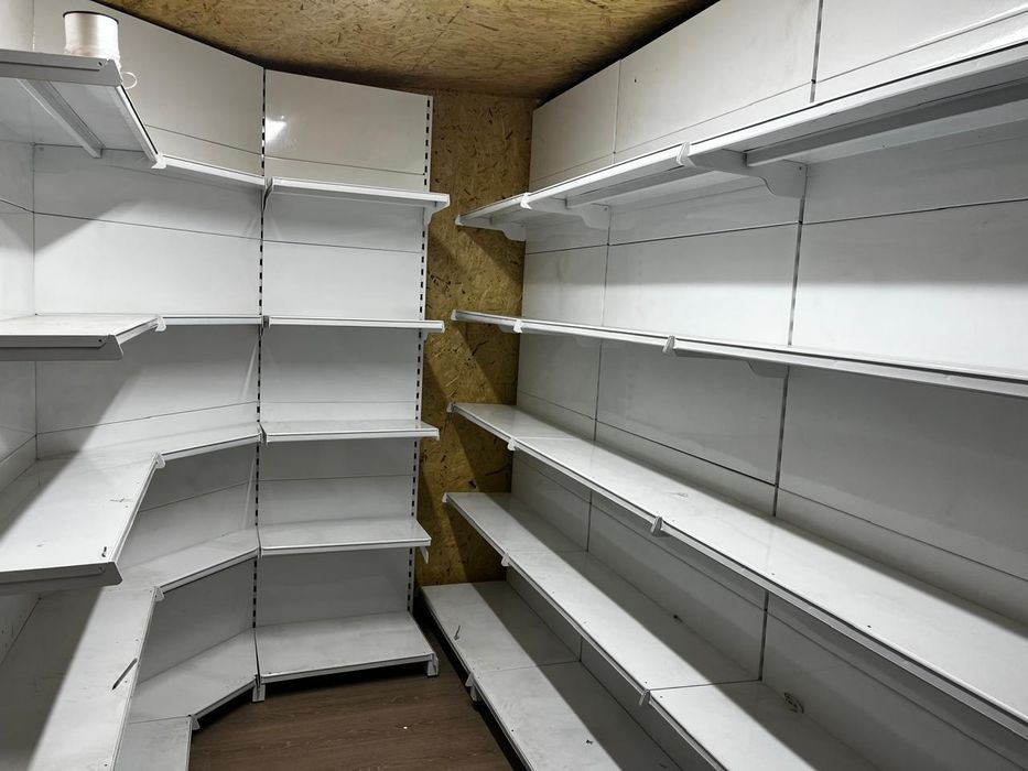 Витрина 6 полок в отличном состоянии