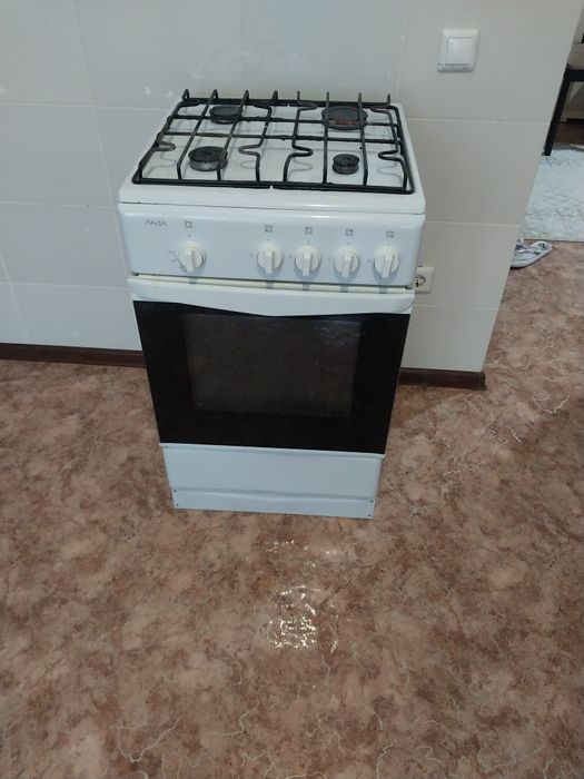 Продаю газ плиту ,,Лада,,