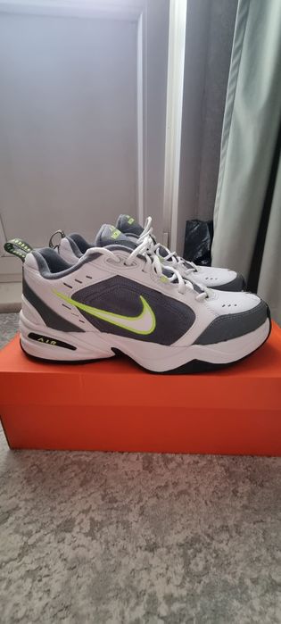 Продам кросы Nike Air Monarkh 2023