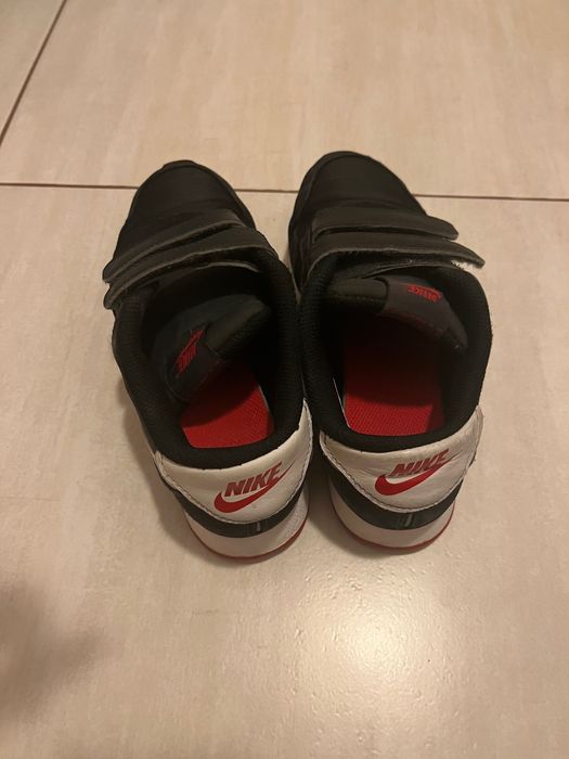 Vând pantofi sport copii