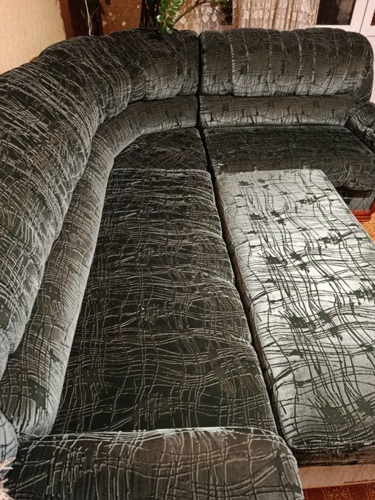 Продам диван для гостинной