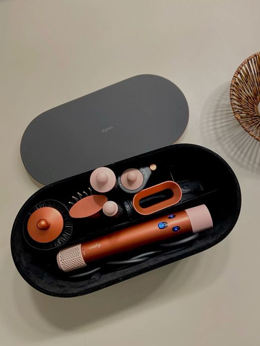 Dyson airwrap id HS08