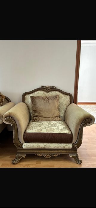 Диван               с                                          креслой