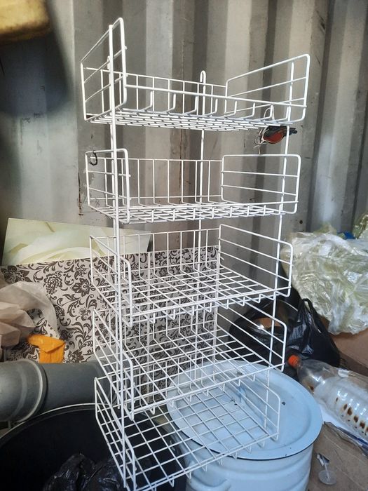 Железная решётка полка