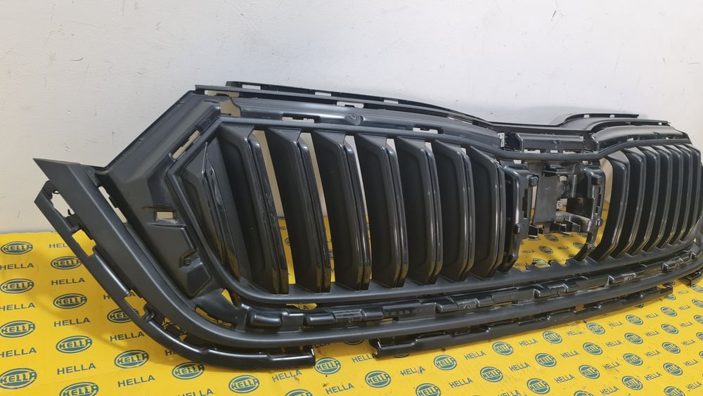 Grila masca radiator bara fata Skoda Octavia 4 5E