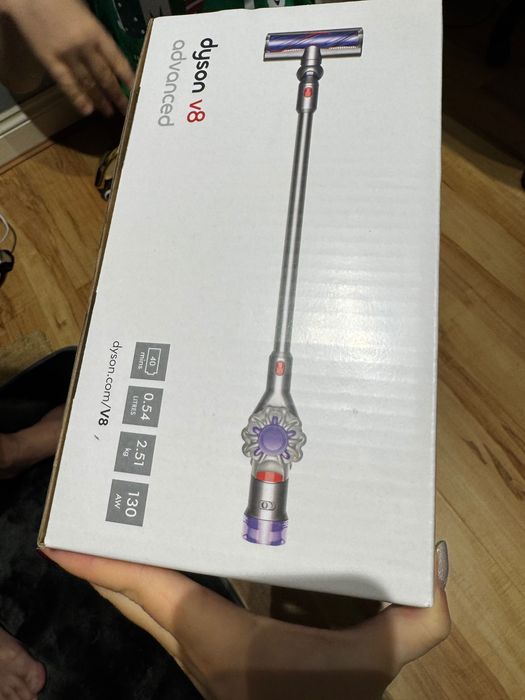Dyson v8 advanced
