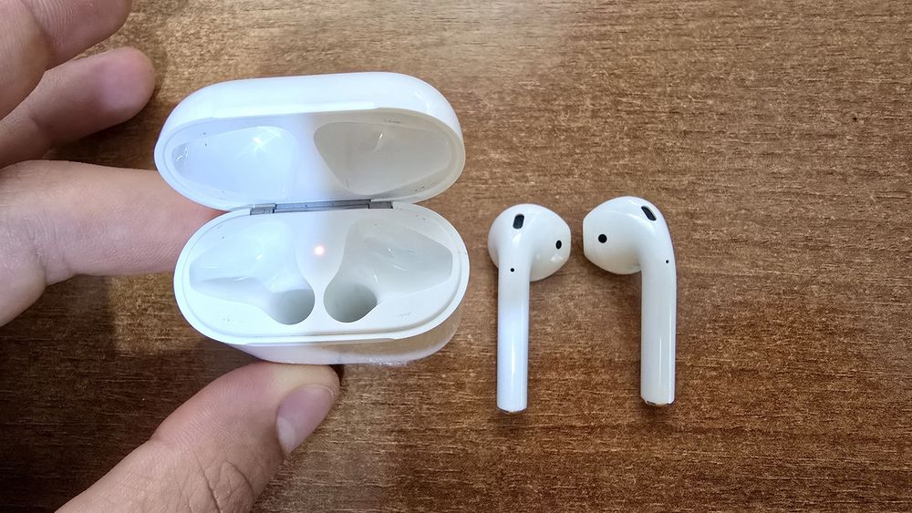 Apple AirPods Generația 2 Originale,  Cutie + Husă Cadou