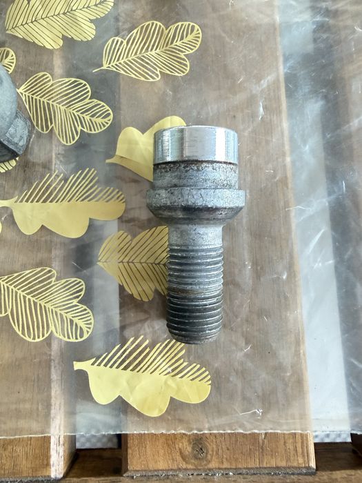 Оригинални секретни болтове мерцедес