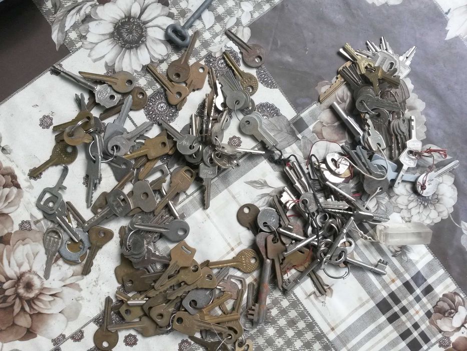 ключи дверные разные