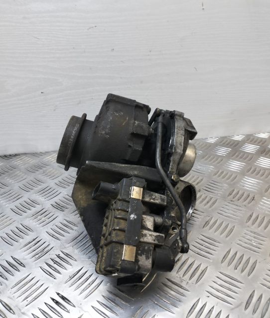 Turbina Turbo Turbosuflanta cu actuator 2.2 CDI A6460960099 Mercedes-