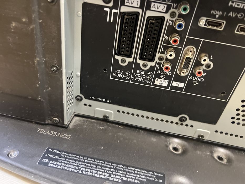 Неработещи плазмени телевизори Panasonic TH-50PY70P, за части и сцени.