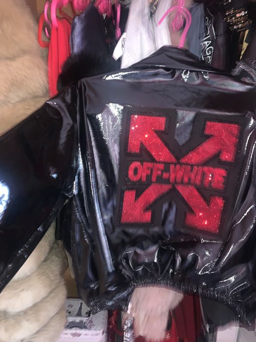 Курточка новая xl размер.