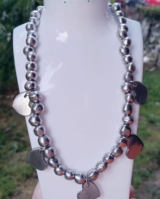 Colier Vestopazzo cu inimioare si margele din aluminiu reciclat