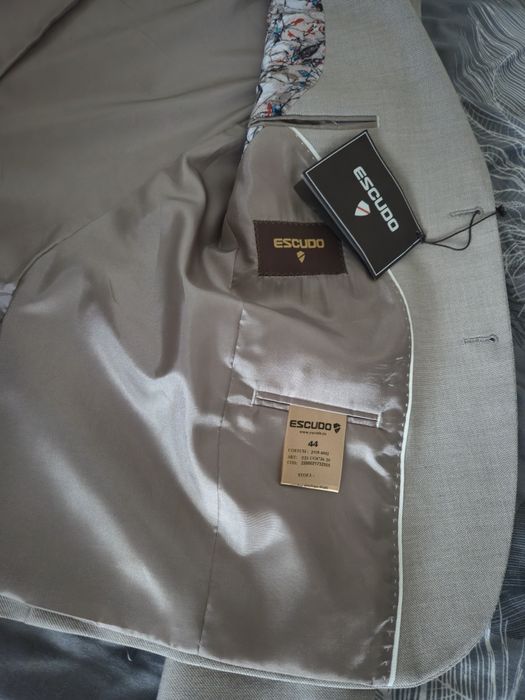 Costum bărbați ESCUDO NOU cu etichetă + Cravată - Mărimea 44 Slim Fit (Bej-pepit)