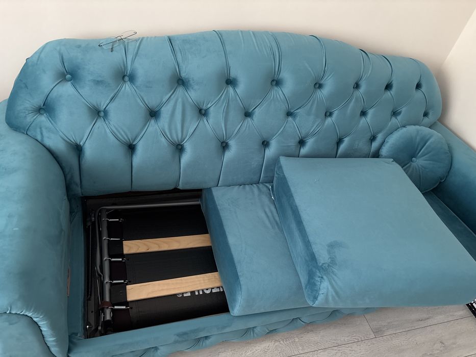 Canapea extensibil  cu trei locuri Cesterfield , achizitionata acum tr