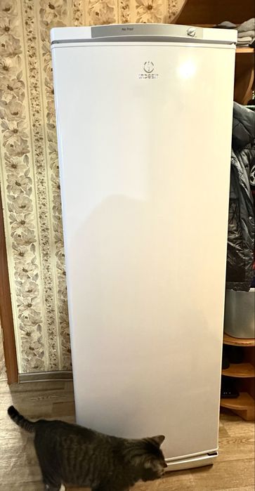 Продам морозильную камеру