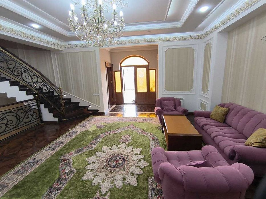 Sotiladi Amir Temur mahallada 2 qavatli uy 12 sotix, mo'ljal BM Univer