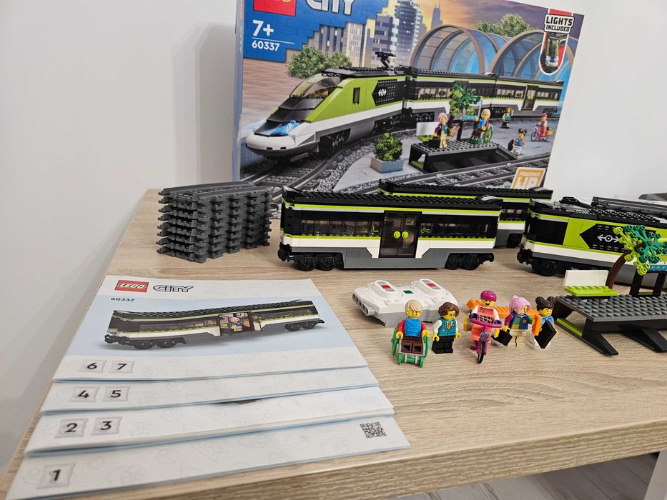 LEGO City Tren expres de pasageri 60337
