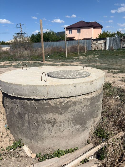 Продам бетон колцо с крышкой