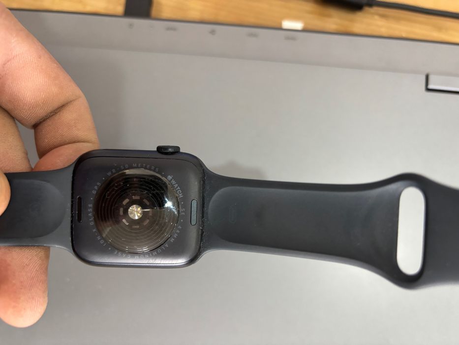 Продам часы Apple Watch SE2,44мм