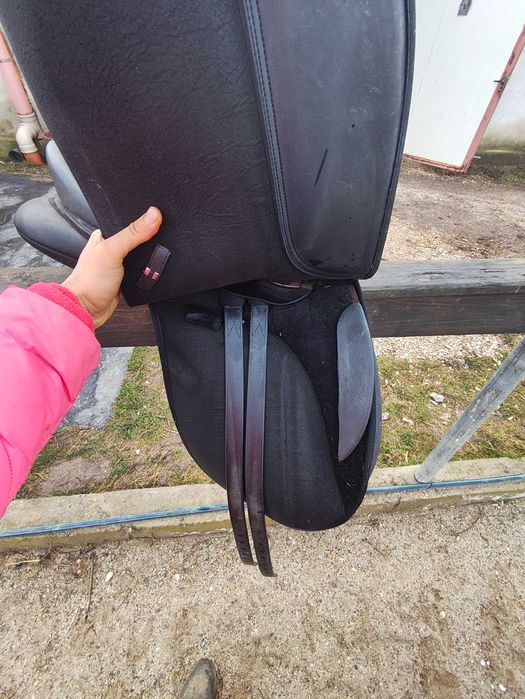 Седло за обездка
