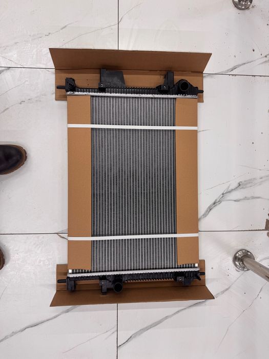 Радиатор охлаждения двигателя  Chery