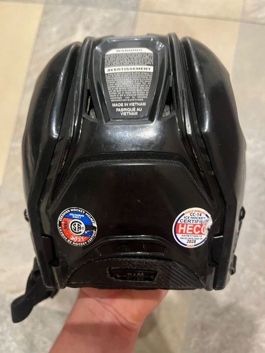 Шлем Bauer Hyperlite.
