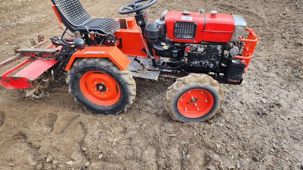Mini Traktor sotiladi oʻt oʻradigan kaselkasi bilan