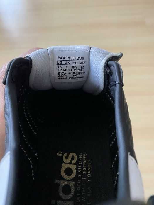 Adidas  бутонки.