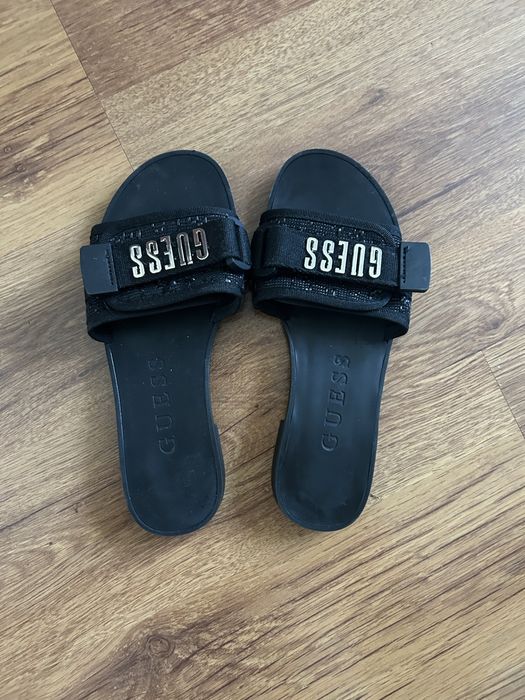 Sandale guess.
