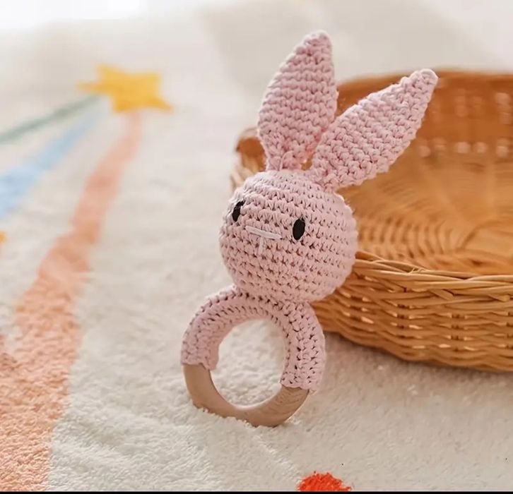 Плетена играчка дрънкулка