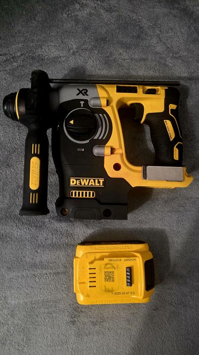 Vând rotopercutor Dewalt 273 ca NOU!