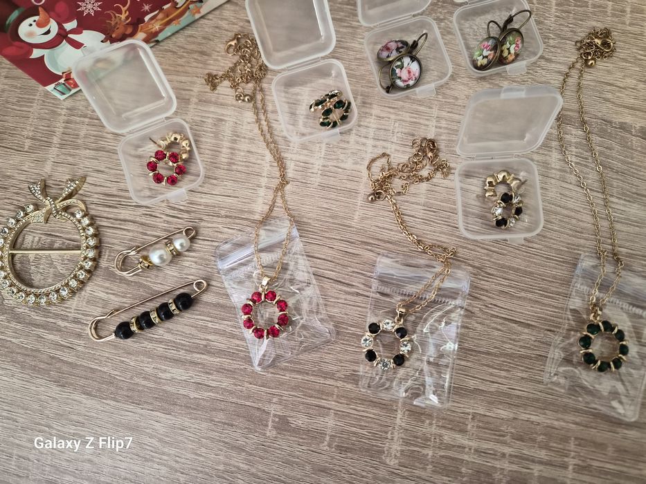 Коледна чанта с бижута- 12 лв.